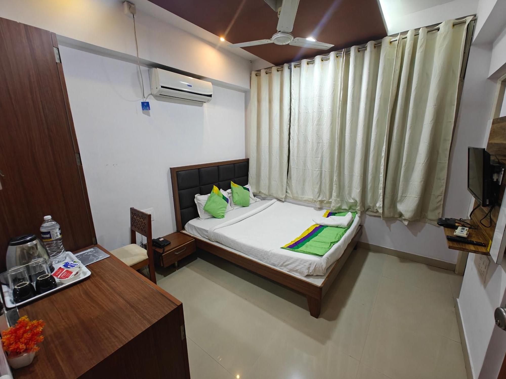 Sai Samrat Resort Satara Exterior foto